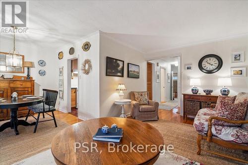 402 Willis Drive, Oakville, ON - Indoor Photo Showing Living Room
