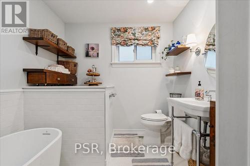 402 Willis Drive, Oakville, ON - Indoor Photo Showing Bathroom