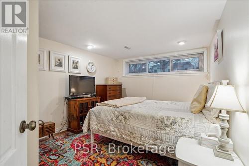 402 Willis Drive, Oakville, ON - Indoor Photo Showing Bedroom