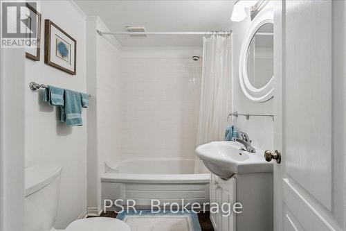 402 Willis Drive, Oakville, ON - Indoor Photo Showing Bathroom
