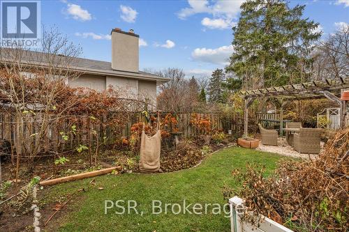 402 Willis Drive, Oakville, ON - Outdoor