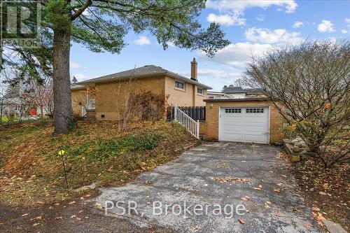 402 Willis Drive, Oakville, ON - Outdoor