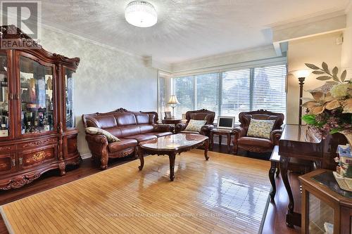 298 Burnhamthorpe Road, Toronto, ON - Indoor Photo Showing Living Room