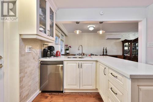298 Burnhamthorpe Road, Toronto, ON - Indoor Photo Showing Kitchen