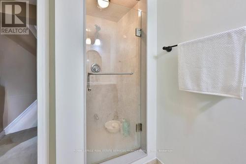 298 Burnhamthorpe Road, Toronto, ON - Indoor Photo Showing Bathroom