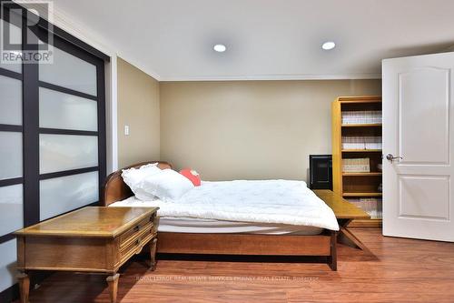 298 Burnhamthorpe Road, Toronto, ON - Indoor Photo Showing Bedroom