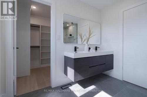 116 Kennard Avenue, Toronto, ON - Indoor Photo Showing Bathroom