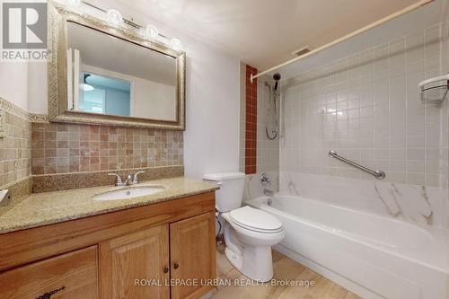 102 - 20 Sunrise Avenue, Toronto, ON - Indoor Photo Showing Bathroom