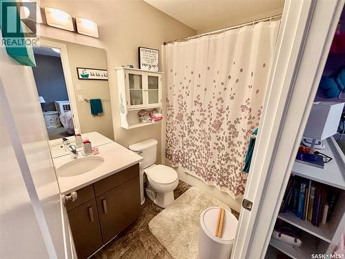 7989 Canola Avenue, Regina, SK - Indoor Photo Showing Bathroom