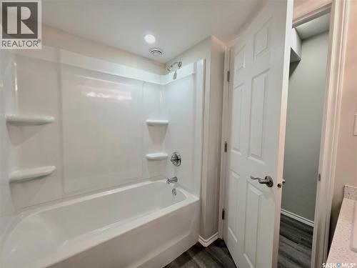 720 O Avenue S, Saskatoon, SK - Indoor Photo Showing Bathroom