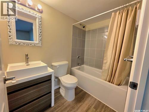 720 O Avenue S, Saskatoon, SK - Indoor Photo Showing Bathroom