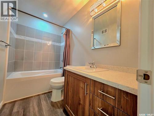 720 O Avenue S, Saskatoon, SK - Indoor Photo Showing Bathroom