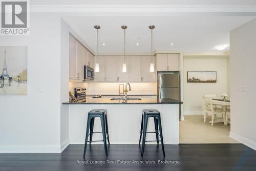 403 - 50 Hall Road, Halton Hills, ON - Indoor Photo Showing Kitchen With Upgraded Kitchen