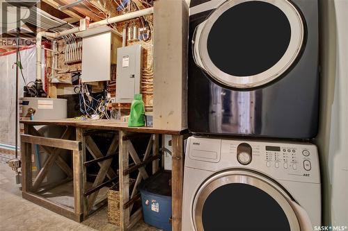 228 Floyd Court, Warman, SK - Indoor Photo Showing Laundry Room