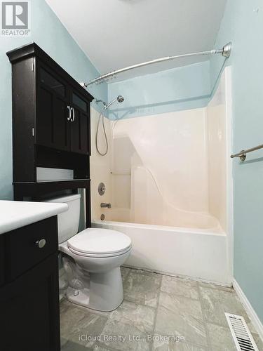 20 Daybreak Drive, London East, ON - Indoor Photo Showing Bathroom
