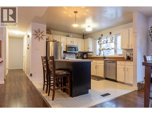 3 Mt Proctor Avenue, Fernie, BC - Indoor Photo Showing Kitchen