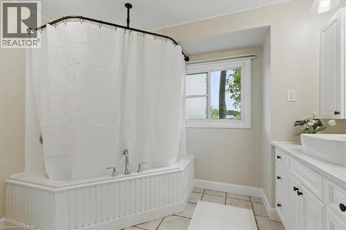 348 Old Stone Road, Waterloo, ON - Indoor Photo Showing Bathroom