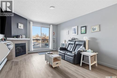 202 802B Kingsmere Boulevard, Saskatoon, SK - Indoor Photo Showing Living Room With Fireplace