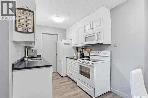 202 802B Kingsmere Boulevard, Saskatoon, SK - Indoor Photo Showing Kitchen