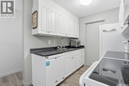202 802B Kingsmere Boulevard, Saskatoon, SK - Indoor Photo Showing Kitchen