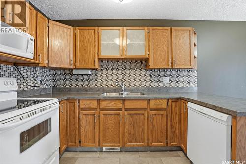 1122 Ferguson Crescent, Regina, SK - Indoor Photo Showing Kitchen With Double Sink