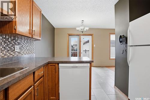 1122 Ferguson Crescent, Regina, SK - Indoor Photo Showing Kitchen