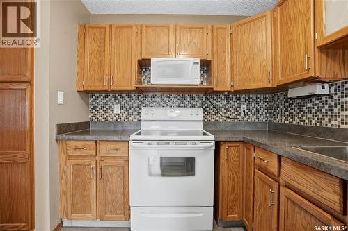 1122 Ferguson Crescent, Regina, SK - Indoor Photo Showing Kitchen