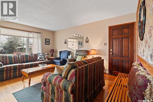 182 Scarth Street N, Regina, SK - Indoor Photo Showing Living Room