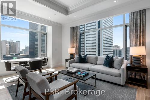 3605 - 311 Bay Street, Toronto, ON - Indoor Photo Showing Living Room