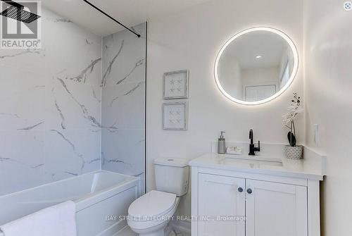 2221 Amberglen Court, Oakville, ON - Indoor Photo Showing Bathroom