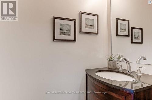 2221 Amberglen Court, Oakville, ON - Indoor Photo Showing Bathroom
