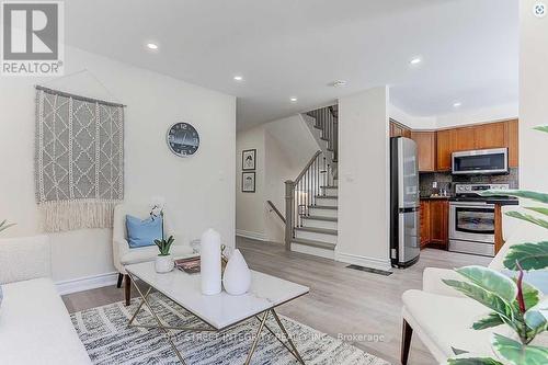 2221 Amberglen Court, Oakville, ON - Indoor