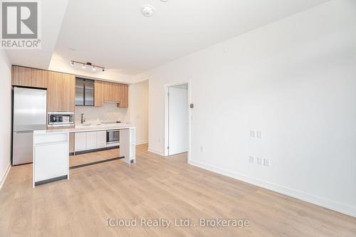 719 - 1037 The Queensway, Toronto, ON - Indoor Photo Showing Kitchen