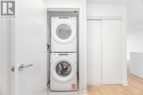 719 - 1037 The Queensway, Toronto, ON - Indoor Photo Showing Laundry Room