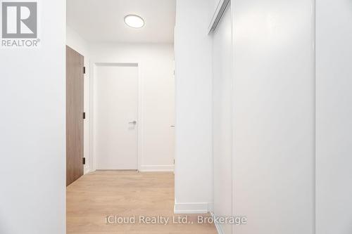 719 - 1037 The Queensway, Toronto, ON - Indoor Photo Showing Other Room