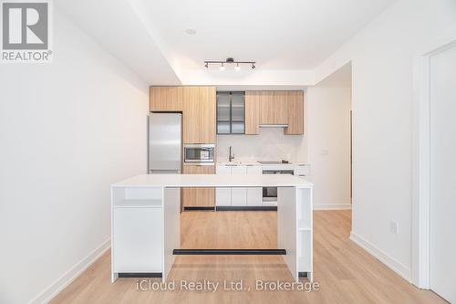 719 - 1037 The Queensway, Toronto, ON - Indoor Photo Showing Kitchen