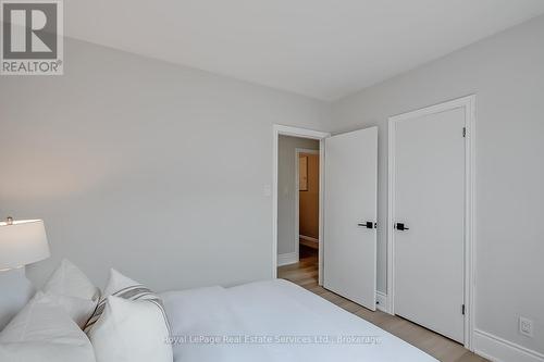 397 Bartos Drive, Oakville (Co Central), ON - Indoor Photo Showing Bedroom