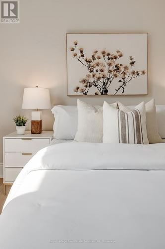 397 Bartos Drive, Oakville (Co Central), ON - Indoor Photo Showing Bedroom