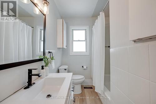 397 Bartos Drive, Oakville (Co Central), ON - Indoor Photo Showing Bathroom