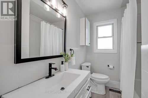 397 Bartos Drive, Oakville (Co Central), ON - Indoor Photo Showing Bathroom