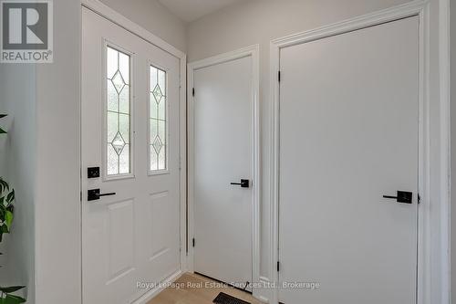 397 Bartos Drive, Oakville (Co Central), ON - Indoor Photo Showing Other Room