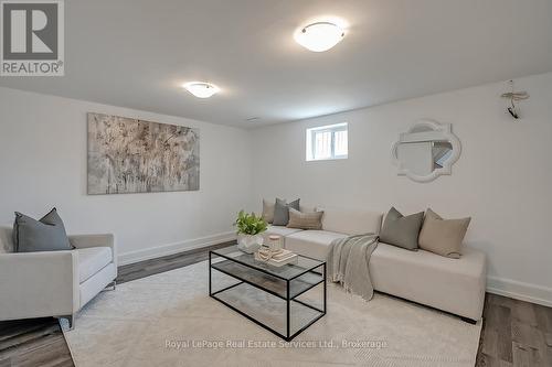 397 Bartos Drive, Oakville (Co Central), ON - Indoor Photo Showing Living Room