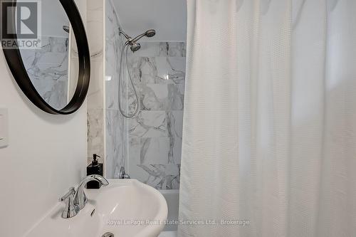 397 Bartos Drive, Oakville (Co Central), ON - Indoor Photo Showing Bathroom