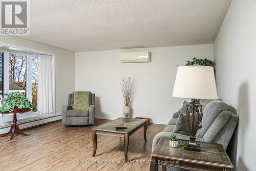 371 Maple Avenue, Deseronto (Deseronto (Town)), ON - Indoor Photo Showing Living Room