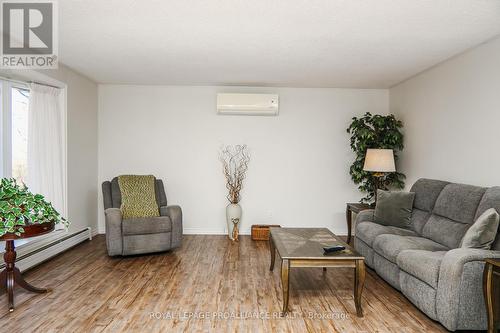 371 Maple Avenue, Deseronto (Deseronto (Town)), ON - Indoor Photo Showing Living Room