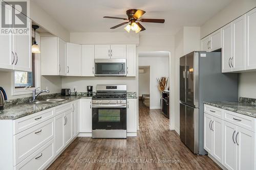 371 Maple Avenue, Deseronto (Deseronto (Town)), ON - Indoor Photo Showing Kitchen With Upgraded Kitchen