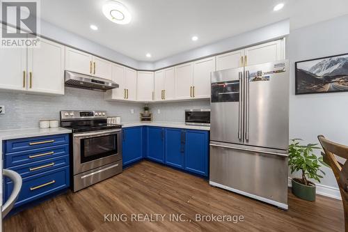 87 Fletcher Circle, Cambridge, ON - Indoor Photo Showing Kitchen With Upgraded Kitchen
