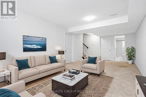 715 Decoeur Drive, Ottawa, ON - Indoor Photo Showing Living Room