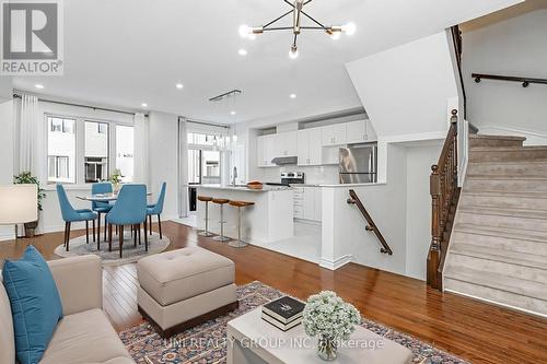 715 Decoeur Drive, Ottawa, ON - Indoor Photo Showing Living Room