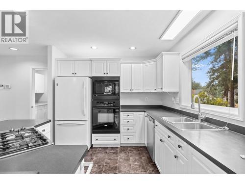 3932 Lakevale Place, Kelowna, BC - Indoor Photo Showing Kitchen With Double Sink